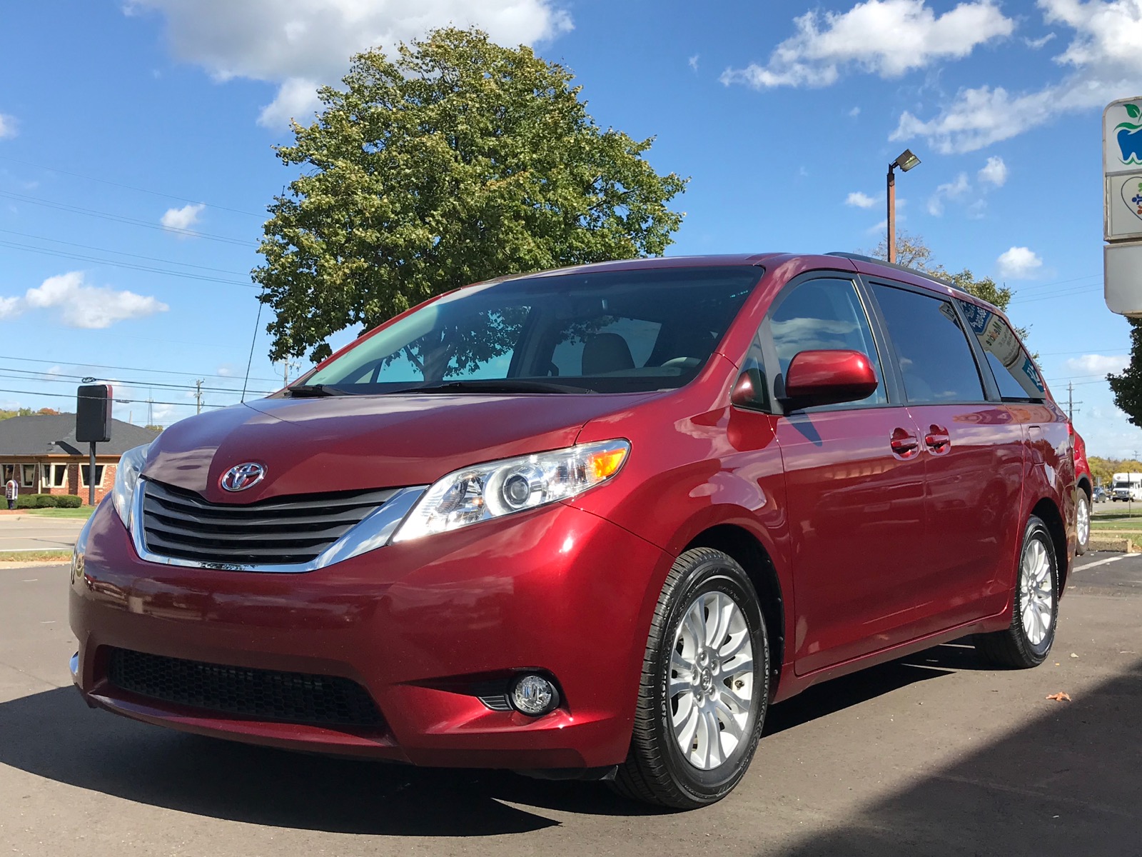シエナページ 新着車両紹介] 2014 Toyota Sienna XLE | ガリバーUSA