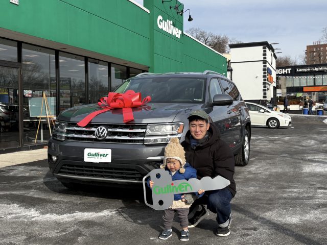 ニューヨーク店で納車された2019 Volkswagen Atlasの記念写真